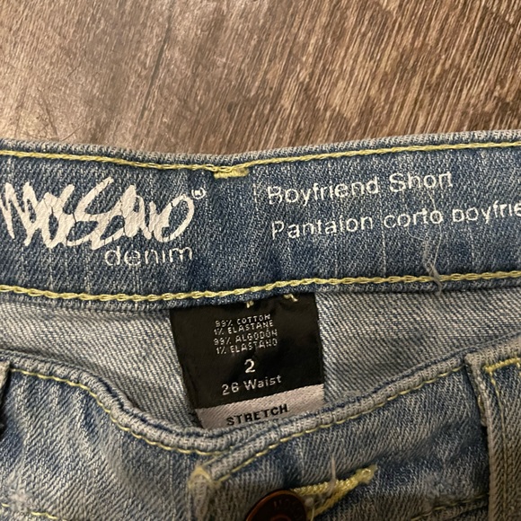 Mossimo Cut Off Boyfriend Shorts Buttom fly Distressed Size 2/26 - Picture 4 of 5